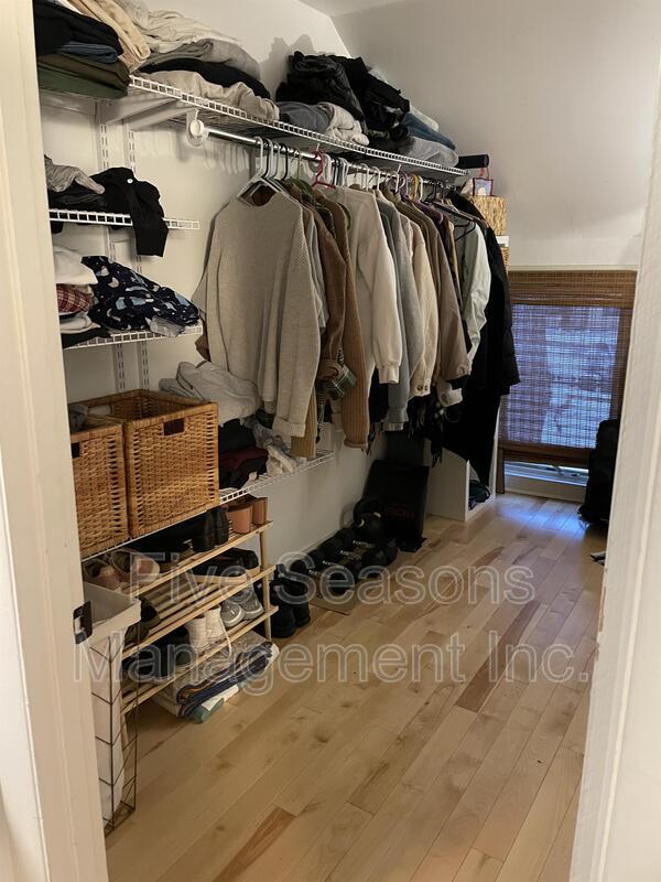 Building Photo - 392 St Paul St