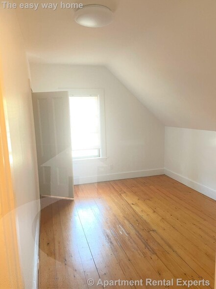 Building Photo - 32 Healey St