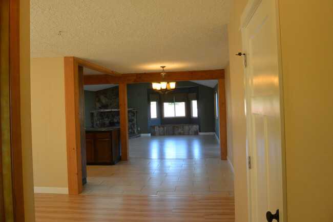 Building Photo - 5809 NE 91st Ave