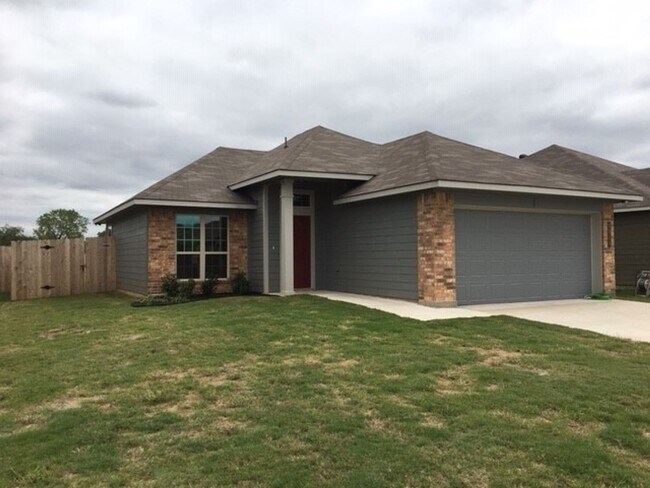 Primary Photo - Solid 3/2/2 Built in 2020! *Pet Restrictio...