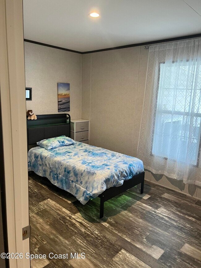 Building Photo - 194 Holiday Park Blvd NE