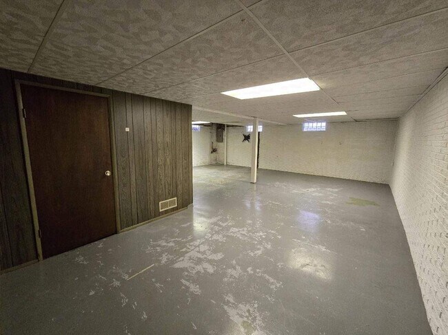 Building Photo - 5109 Coachman Rd