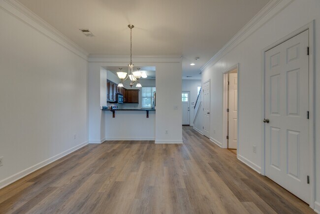 Building Photo - 816 Hillview Heights