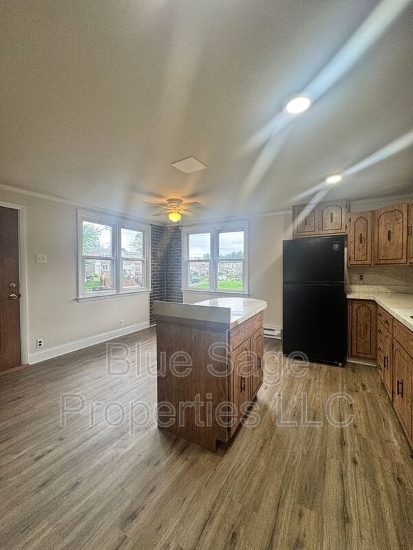 Building Photo - 398 Westmont Dr