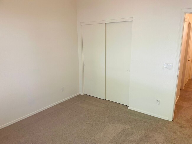 Building Photo - 1815 W Trail Blazer Dr