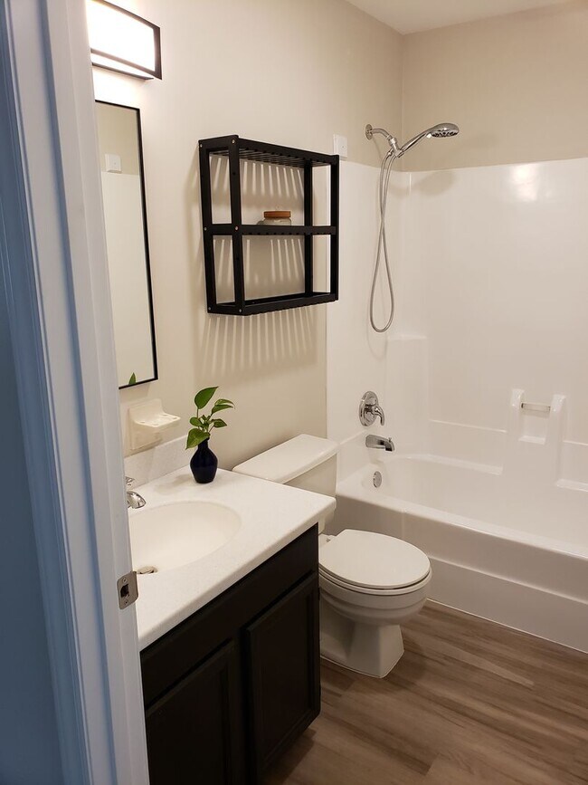 Building Photo - *4bd / 3ba Townhome near Downtown Raleigh*