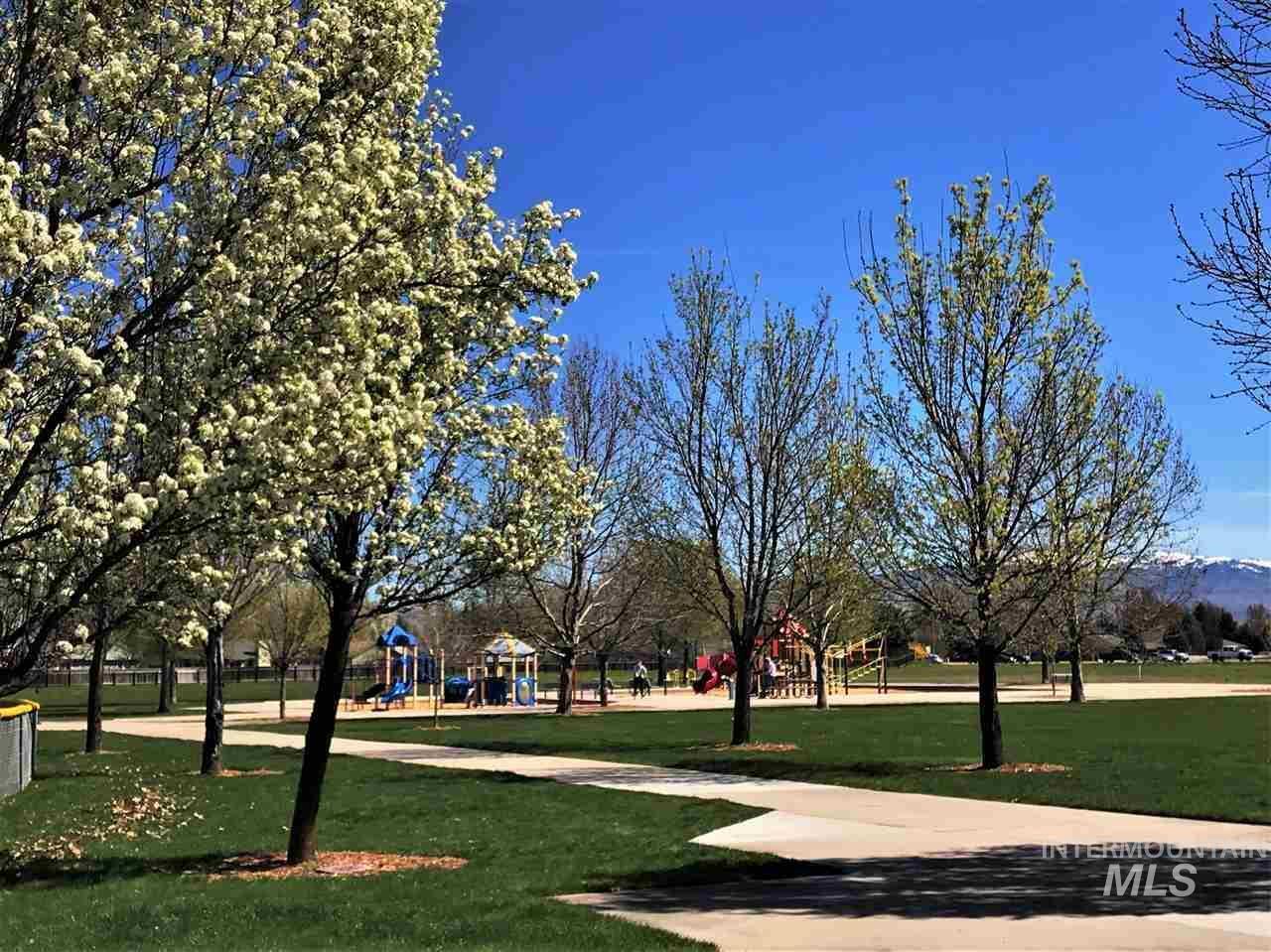 Building Photo - 5008 N Rothmans Ave