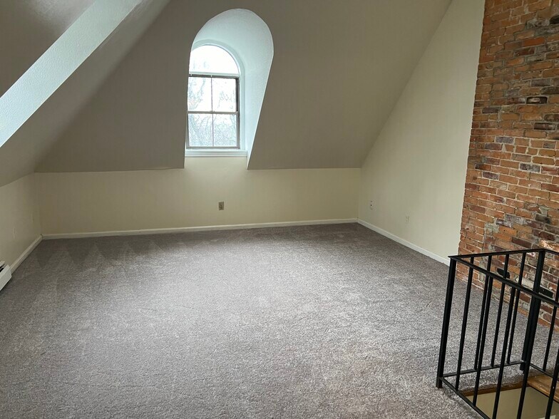 Building Photo - 17 Charter Oak Pl