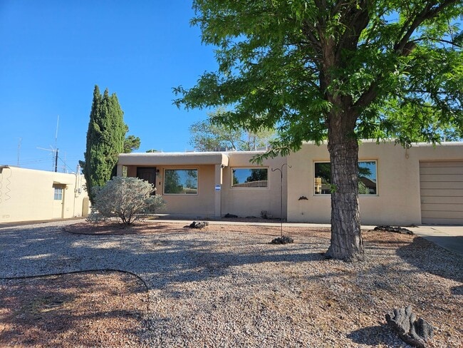 Building Photo - 3 Bedroom 1.75 bath with Solar Panels