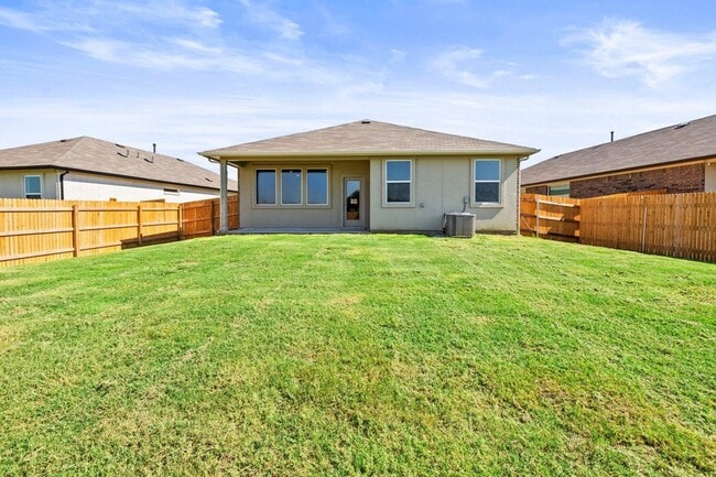 Building Photo - 121 Brody Ln