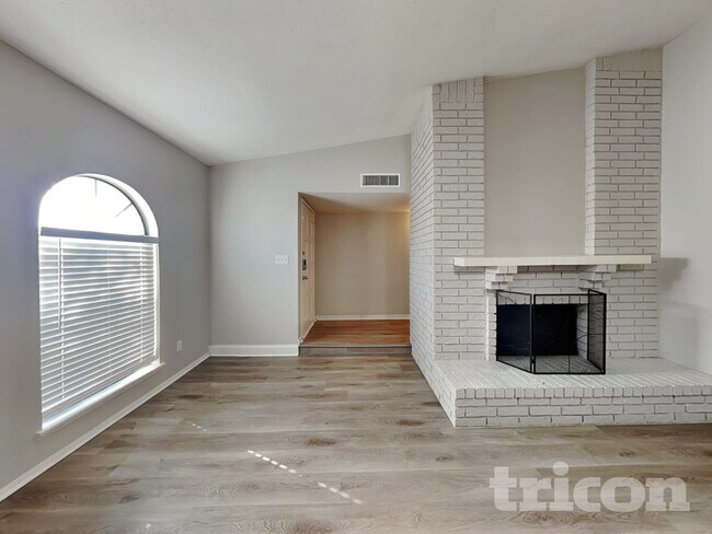 Building Photo - 5001 Oregon Ct