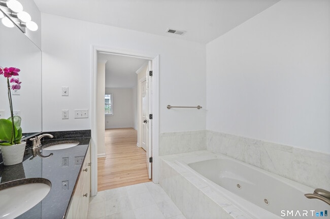 Building Photo - 51 Forest Ave