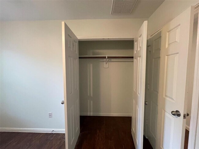 Building Photo - 13429 Raintree Dr