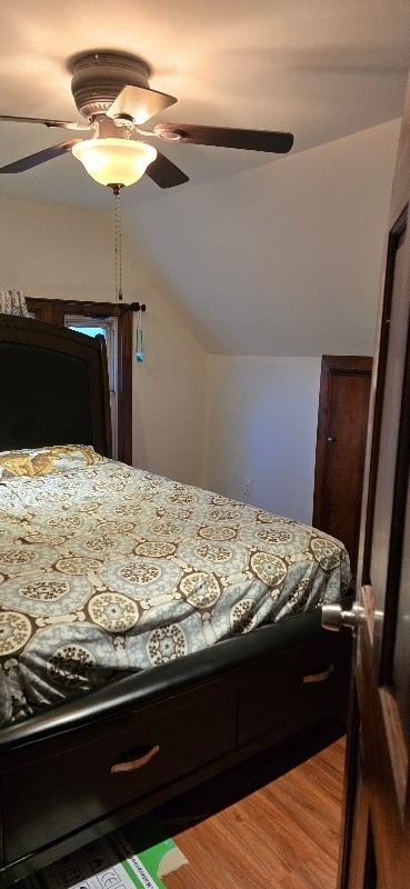 Building Photo - 400 E 7th St