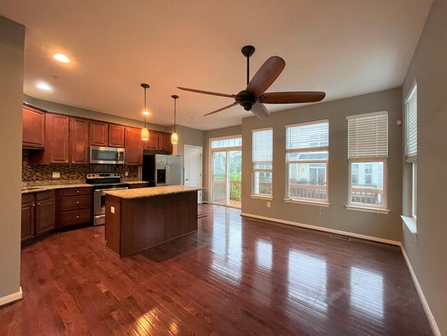 Building Photo - 400 Ava Way NE