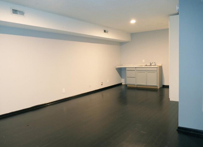 Building Photo - 140 Beechwood Dr