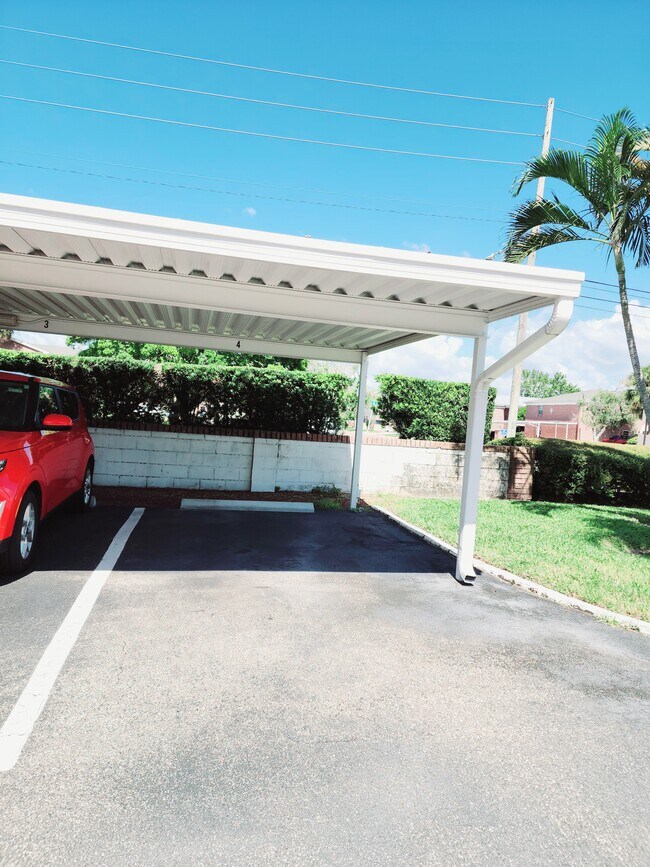 Carport nr 4, comes withbthec - 8211 12th Way N