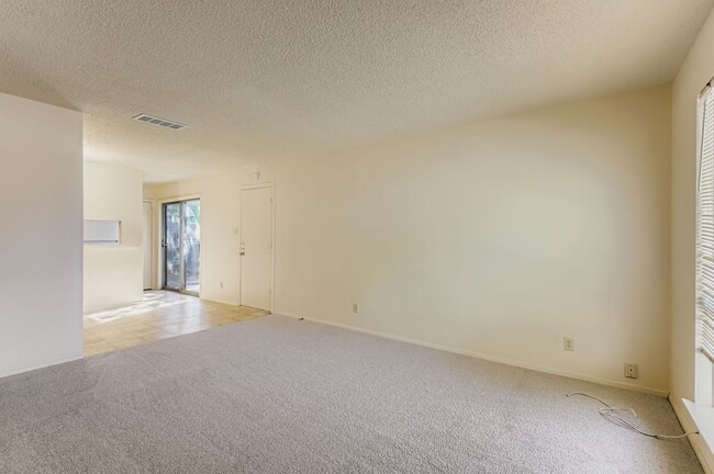 Building Photo - 1740 Rutland Dr