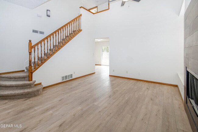 Building Photo - 929 Totonaca Ln