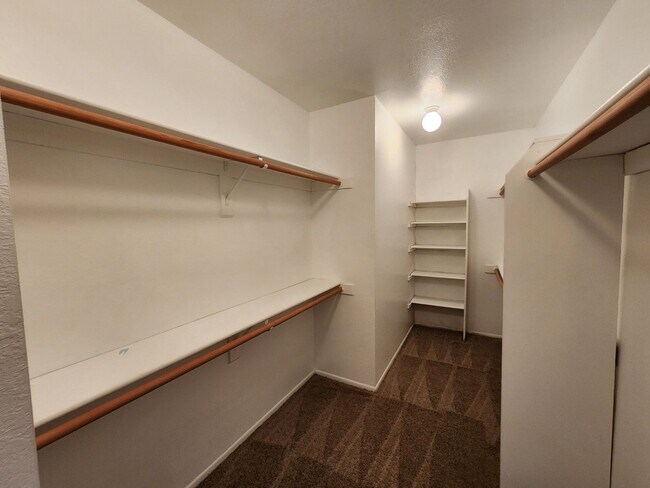 Building Photo - Lovely 2 Bed 2 Bath Downstairs Condo in Gr...