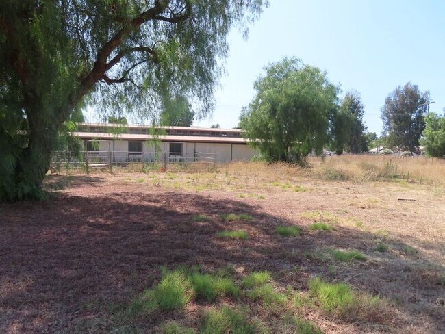 Building Photo - 29710 Vallejo Ave
