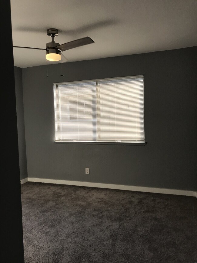 Building Photo - Coming Soon - Gorgeous 2 bedroom / 1 bathroom in Marina Village