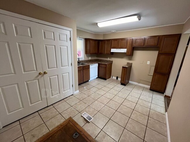 Building Photo - 52 Van Buren Dr
