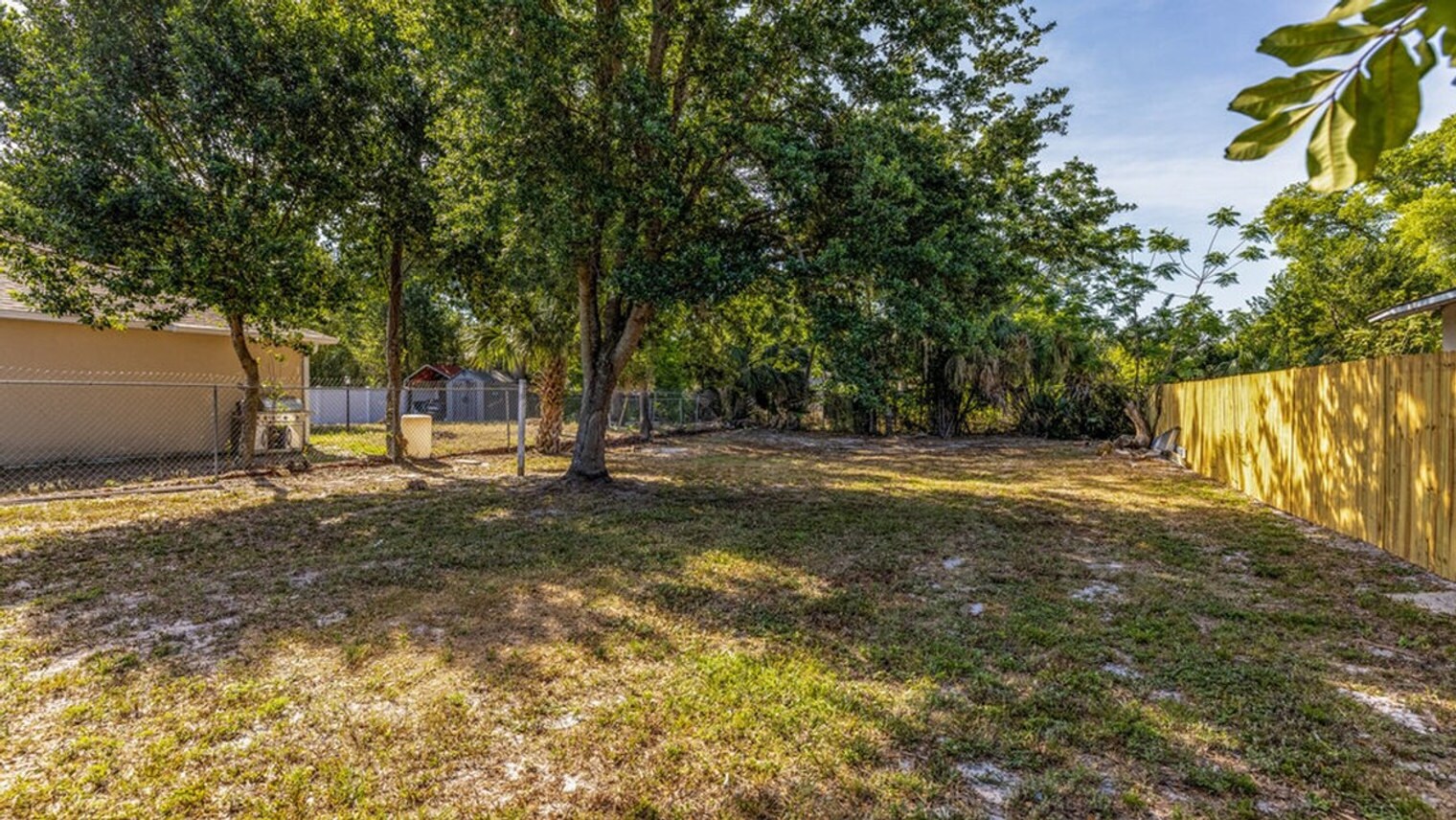 Building Photo - 1610 N Goldenrod Rd