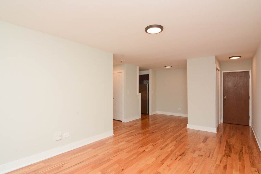 Building Photo - 701 Elm Pl