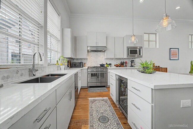 Building Photo - 4009 University Grove St
