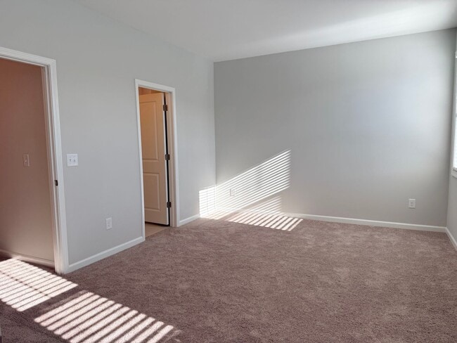 Building Photo - AMAZING Residence, Near Educational Facilities, With Wonderful Amenities!