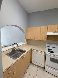 Building Photo - 2921 SE 13th Rd