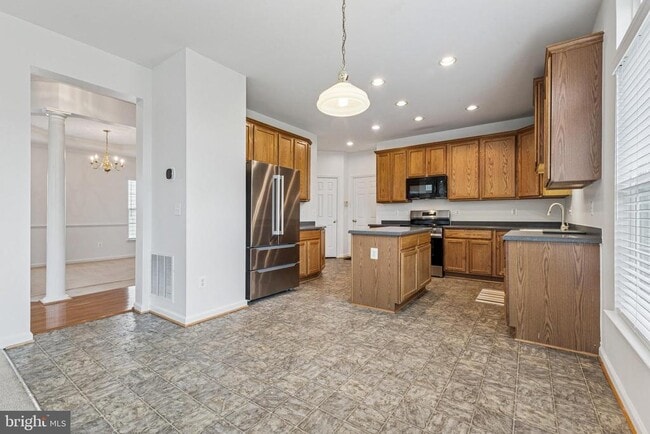 Building Photo - 16056 Sheringham Way
