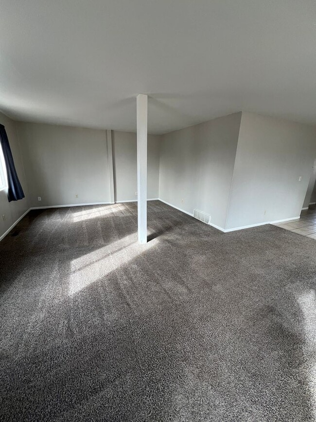 Building Photo - Centrally Located Three-Bedroom, One-Bathroom Home for Rent