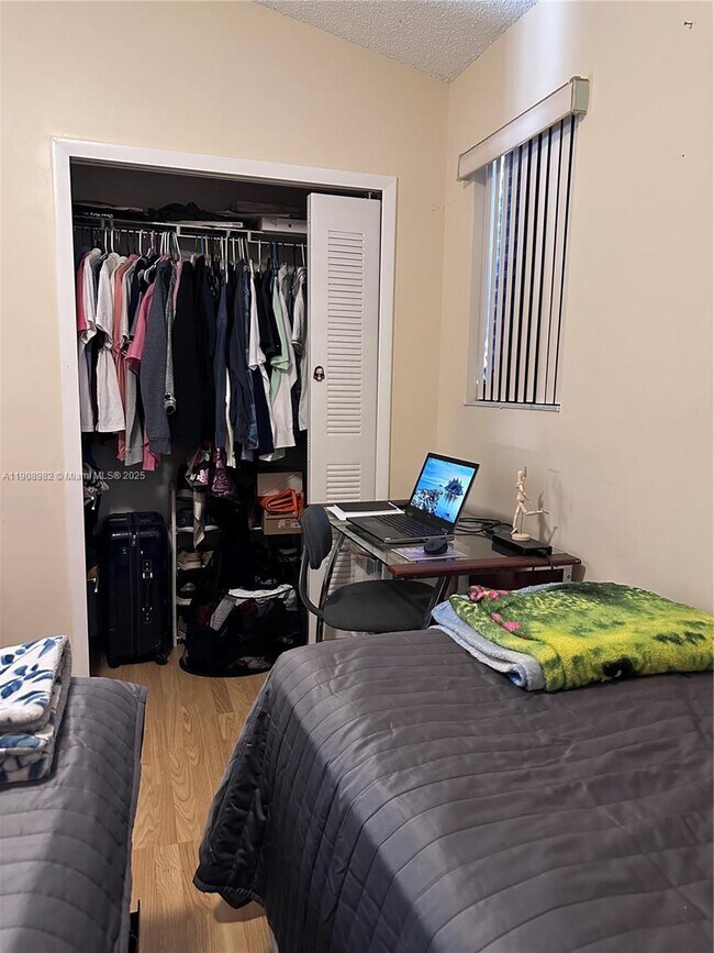 Building Photo - 16215 SW 139th Ct