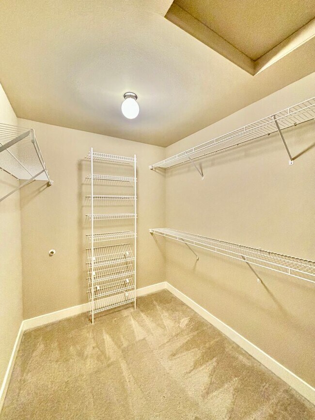 Building Photo - Stunning Issaquah Highlands View Home | 4 Bed + 3.5 Bath | Mountain Views & Prime Location