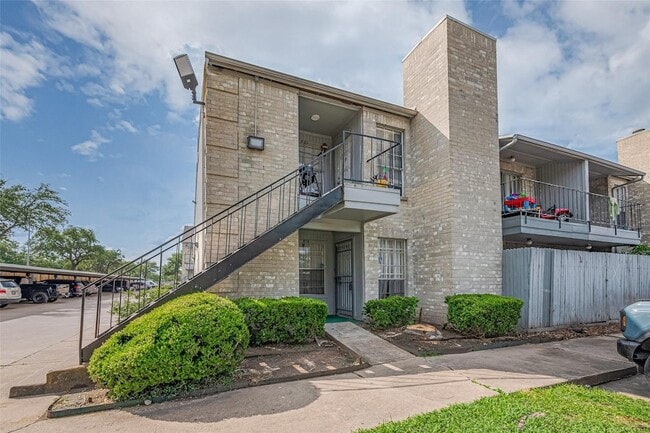 Building Photo - 6500 Sands Point Dr