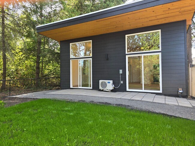 Building Photo - 7024 SW 152nd Ave