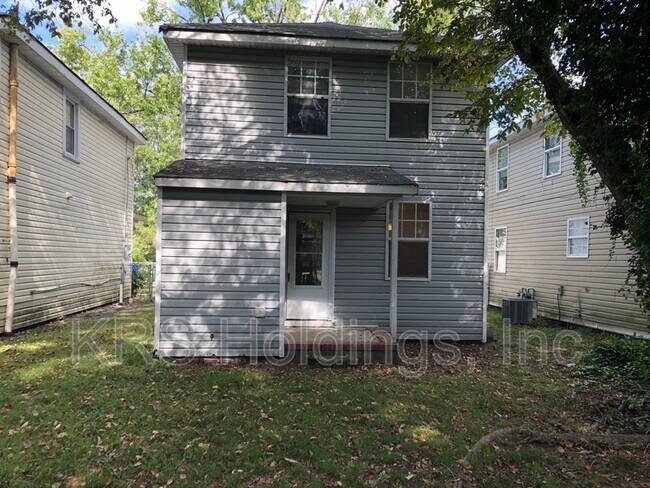 Building Photo - 1032 37th St