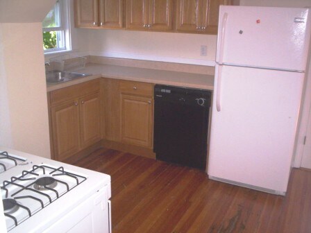 Building Photo - 112 Cranch St