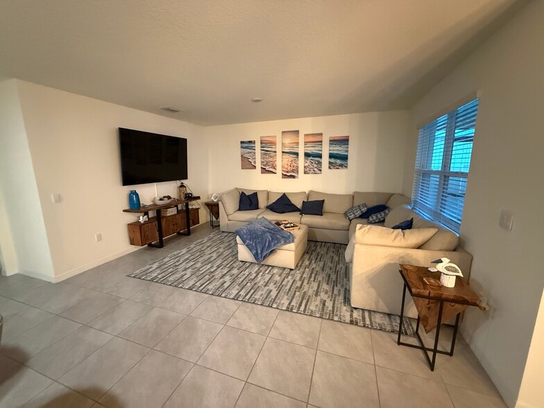 Living room - 17014 Avon Dive Ln