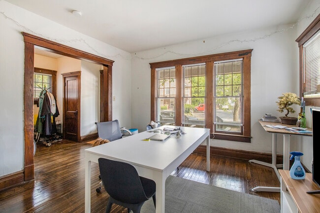 Building Photo - 852 Brookwood-