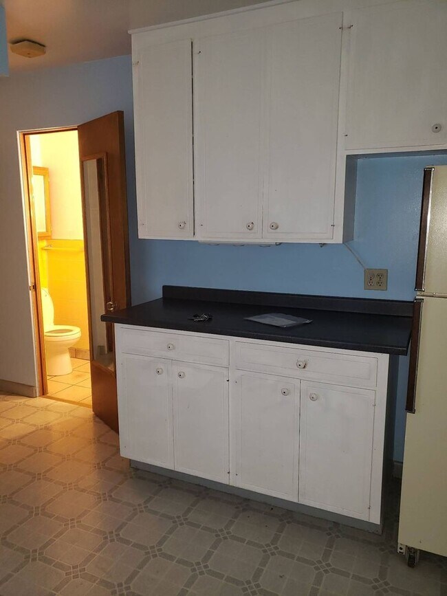 Building Photo - 1065 NE Duncan Ln