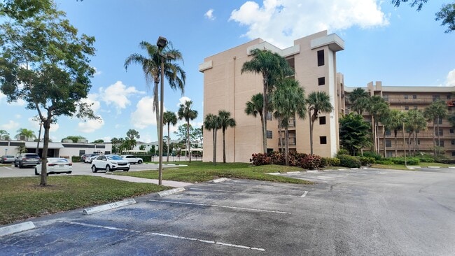 Building Photo - 4640 Lucerne Lakes Blvd W