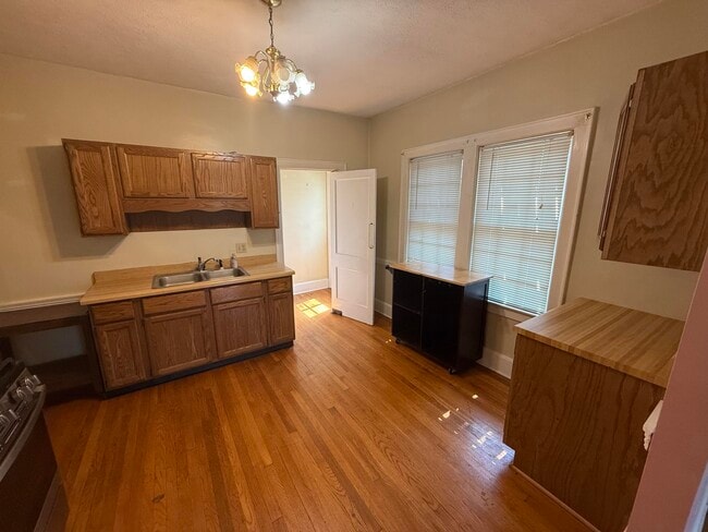 Building Photo - 608 Kastle Rd