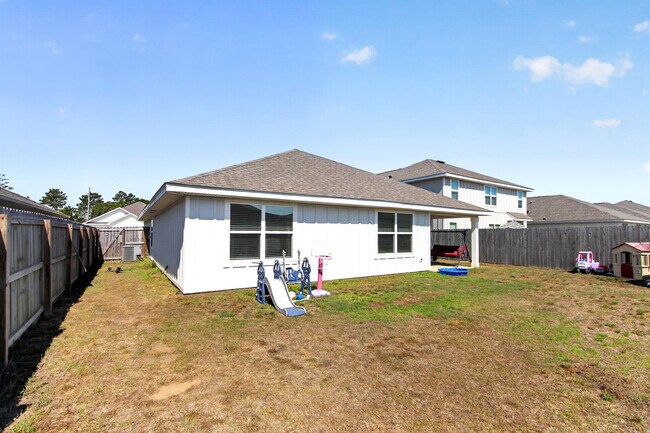 Building Photo - 727 Quintana St