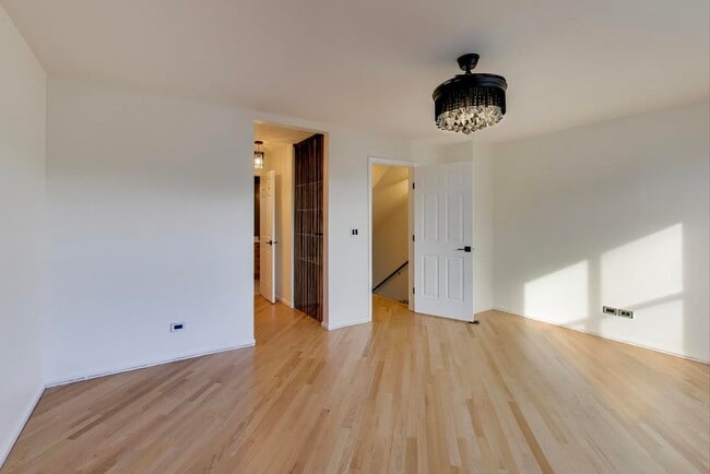 Building Photo - 6951 N Western Ave