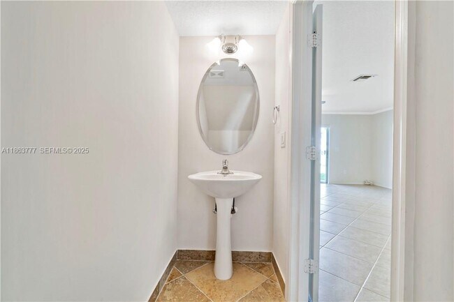 Building Photo - 5905 Abbey Rd