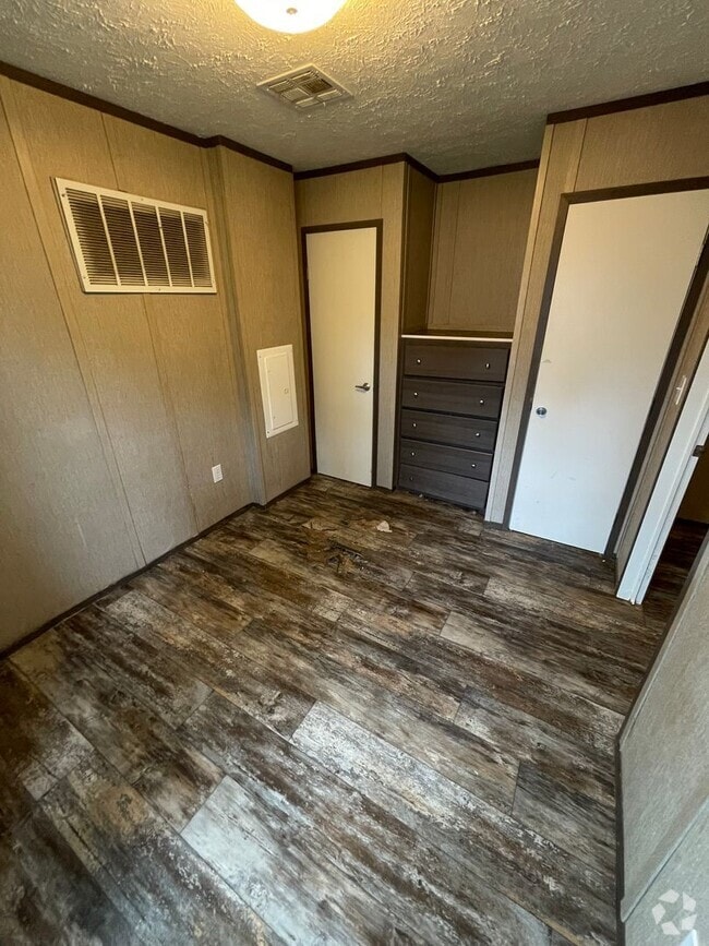 Building Photo - Lot 1