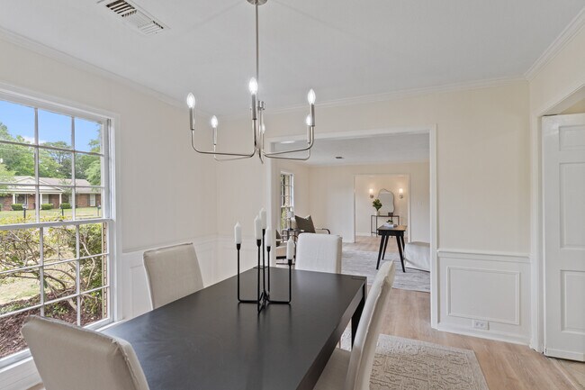 Building Photo - 2451 Belcher Dr
